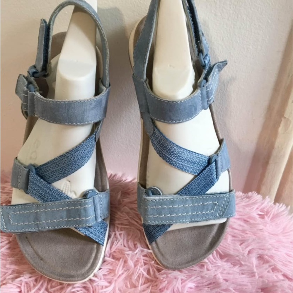 Earth origins Light‎ Blue suede sport sandals/8W
